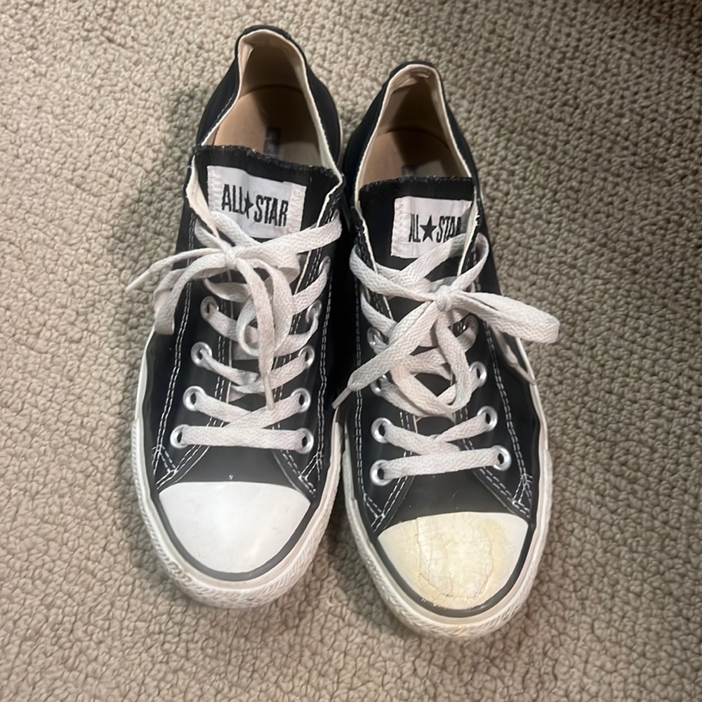 Black classic converse women’s 7, damaged toe